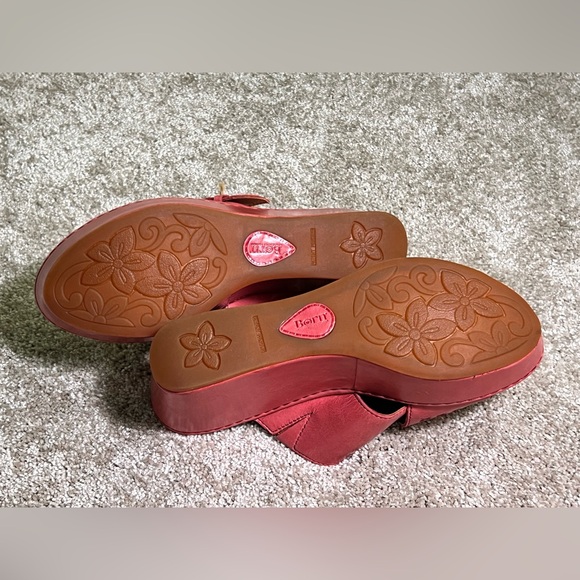 🆕 Born Fuchsia Leather Buckle Sandals - Picture 7 of 7